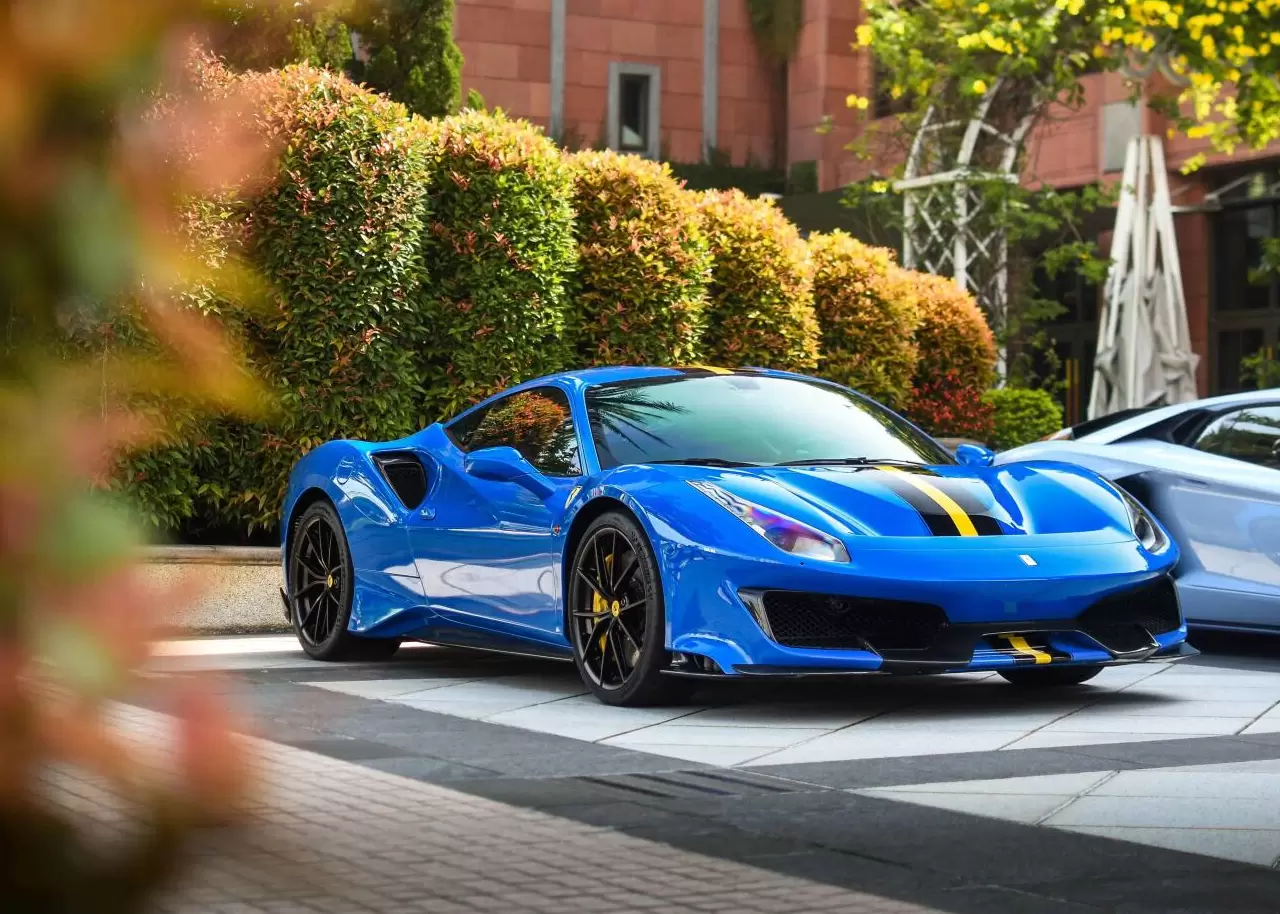 Metallic picture print with the Ferrari 458 design